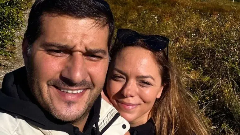 Двамата се запознали покрай професията си, но връзката им започнала на по-късен етап.