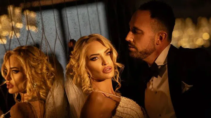 Анита вече е щастливо омъжена за чужденец.