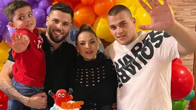 Десислава показа, че има голямо семейство.