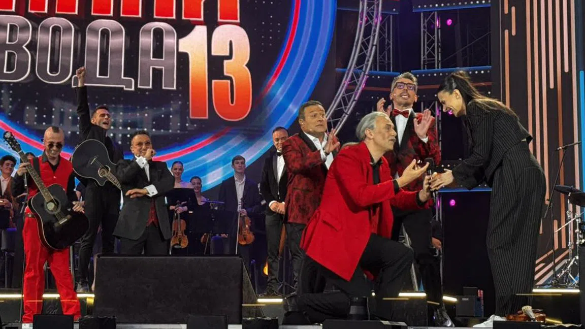 Димитър с пръстена пред Анна-Мария