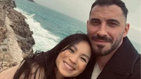 Петър дори се е оженил за чаровната си половинка Елена.