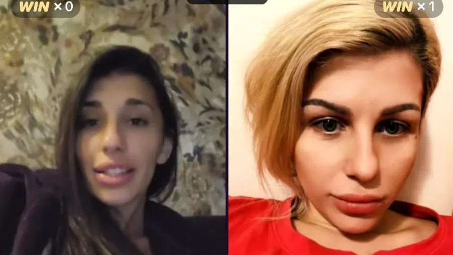 Виктория си показва новите зъби, а Христина вече е с нова прическа.