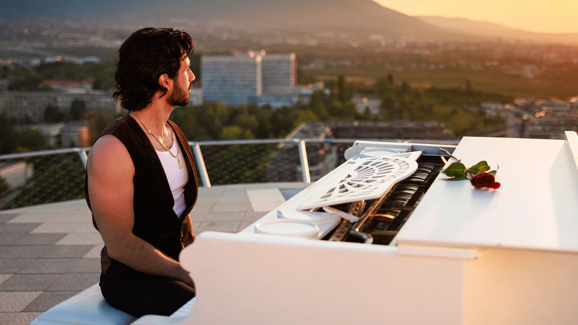 Евгени Генчев се впуска в търсене на любовта във втория сезон на хитовото риалити.