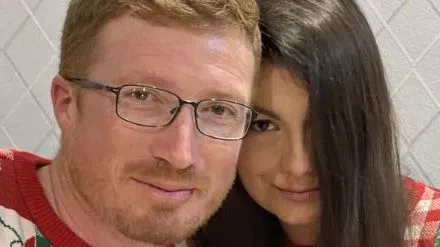 Новогодишната снимка на фермера повдигна много въпроси.