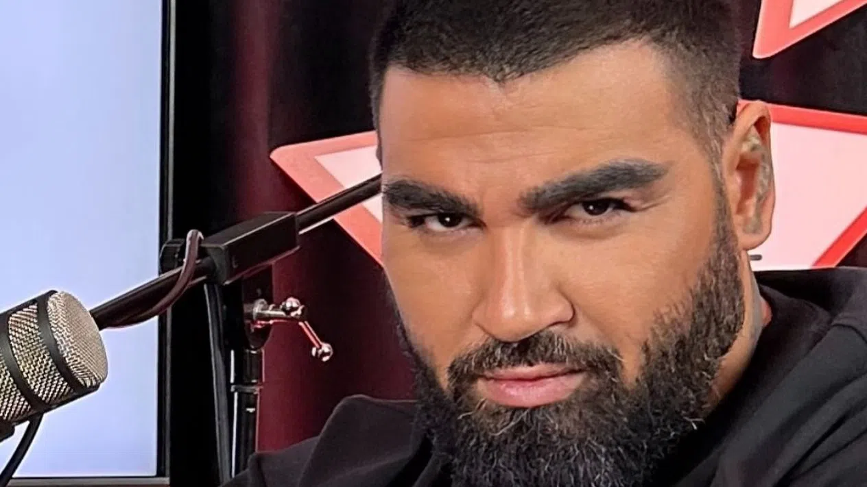 Азис обича да демонстрира лукс.