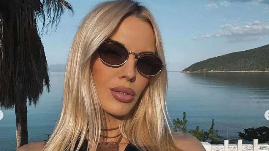 Натали Трифонова се глези в Гърция.