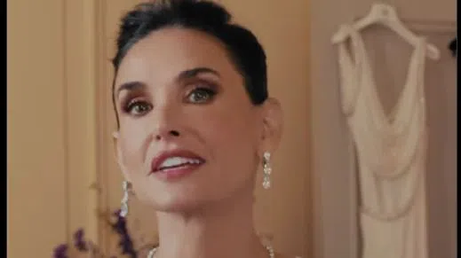 Деми Мур в миналото си въртеше любов и с друг младок - актьорът Аштън Къчър.