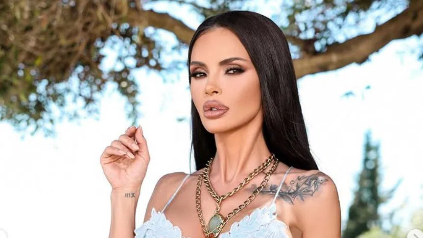 Мария се завръща в играта на музикалната сцена.