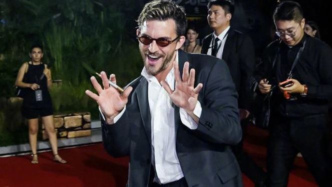 Джонатан Бейли