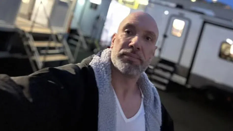 Захари Бахаров търси любима на кучето си.