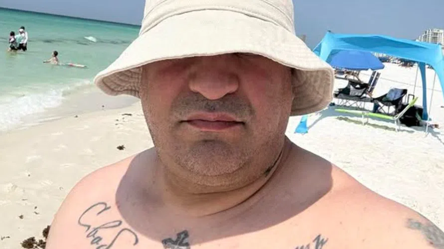 Мишо Шамара се пусна от плажа.