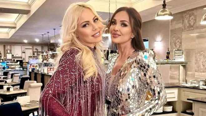 Камелия и Глория се подкрепят във важни моменти.