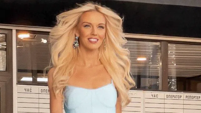 Натали Трифонова често прелъстява зрителите в секси тоалети.