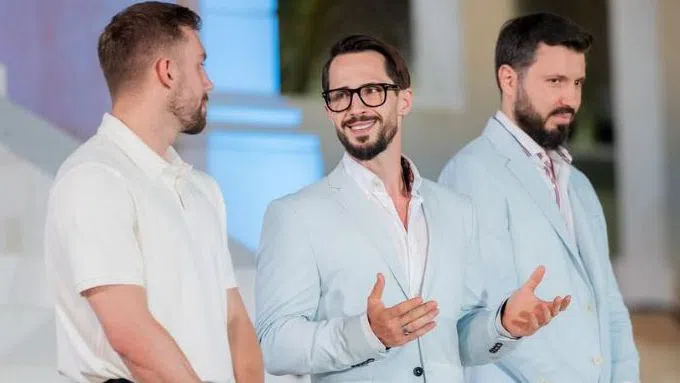 Виктор Русинов и Мартин Николов заедно с водещия Наум Шопов