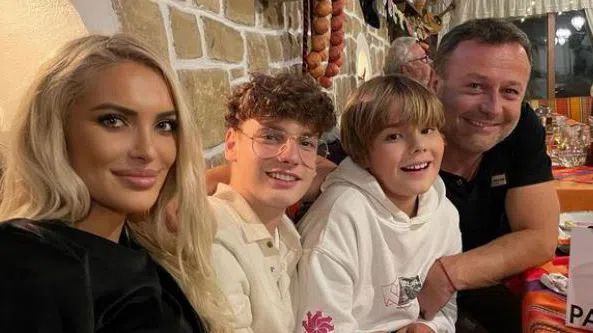 Рачков със сина си, брат му и тогавашната си приятелка Анита