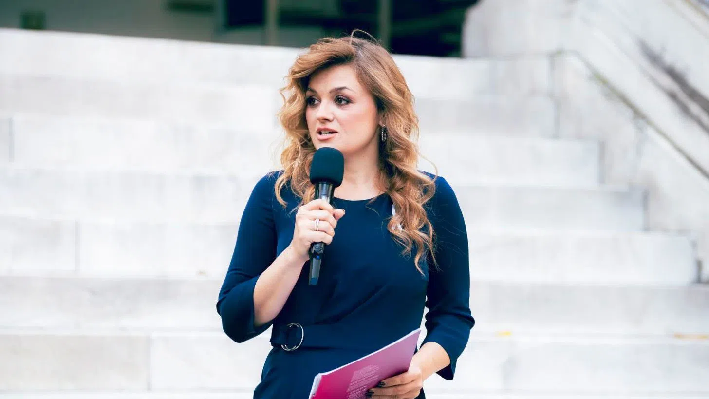 Петя Дикова с послание за цената на знанието и силата да останеш в България.