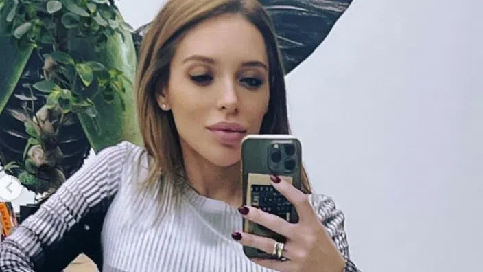 Мика Стоичкова си пада само по младоци.