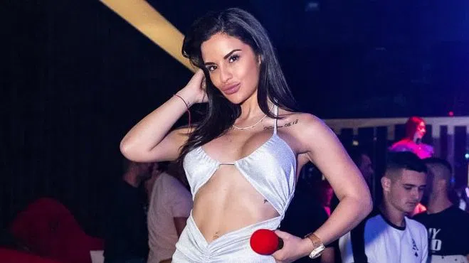 Ивка Бейбе изгря и в кючек.