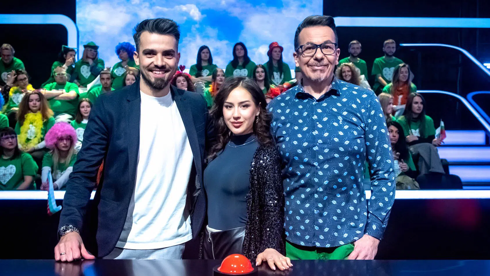 Симона Петрова – Mona, която получи „Златен бутон“ в последния сезон на „България търси талант“ и победителя от „Фермата 9“ – футболистът Костадин Велков – Коко са в отбора на Кедъра.