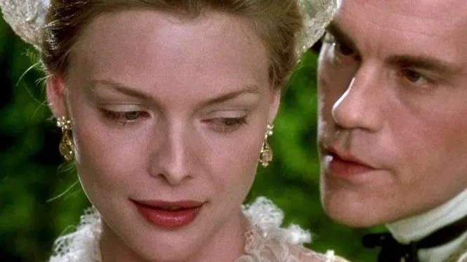 Мишел Пфайфър и Джон Малкович във филма „Опасни връзки“.