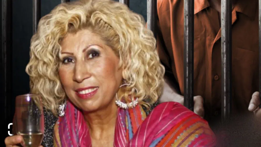 Силвия Кацарова вдига наздравица за успеха си срещу измамника.