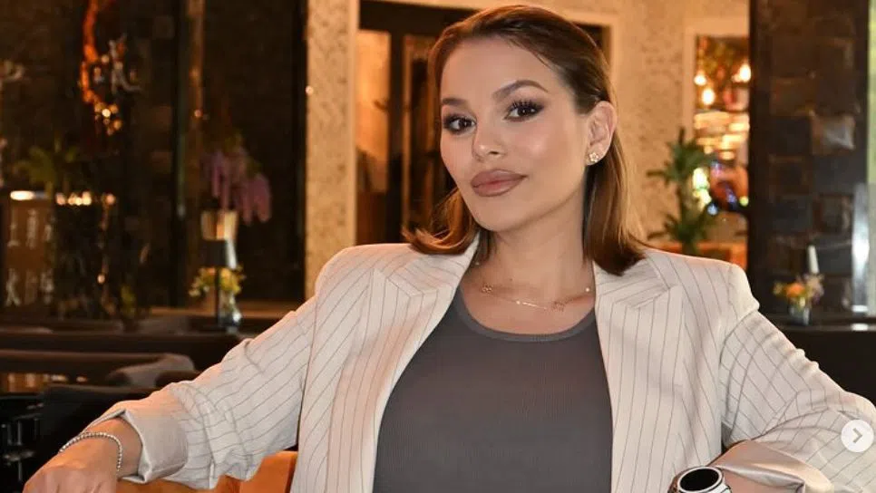 Деси Слава изпрати първокласник.