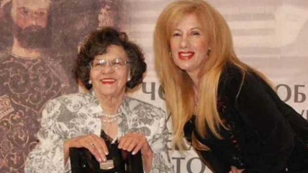 Стоянка Мутафова не харесвала другата биографична книга за нея.