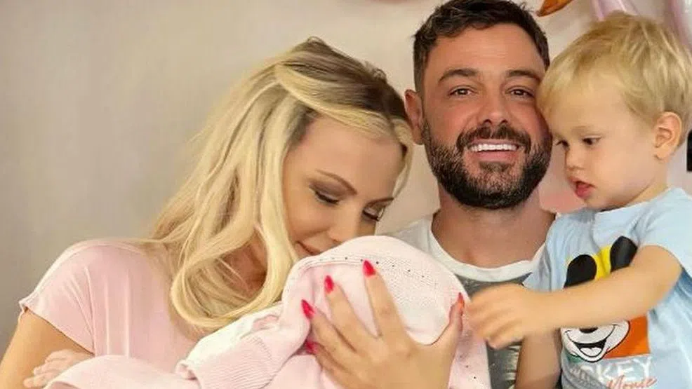 Камелия и Цветин живеят с филипинки, които много им помагат.