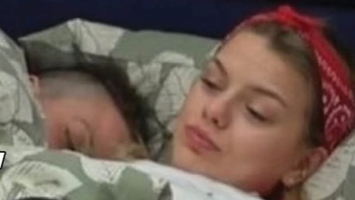 Две от участничките са твърде близки.