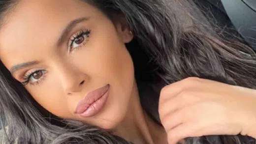 Мария има широки пръсти.