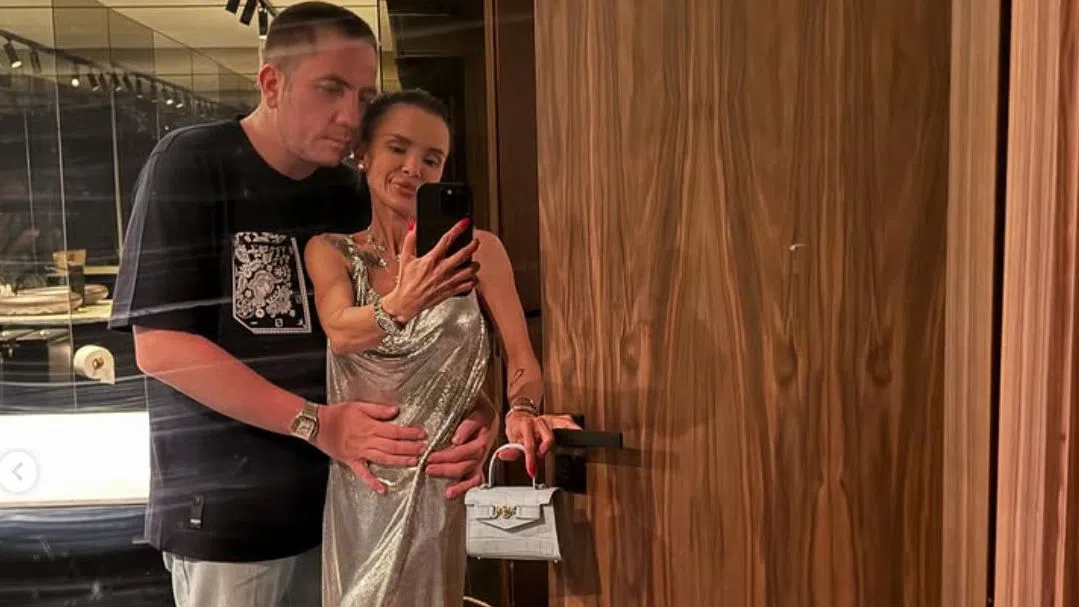 Мария и актуалния й възлюбен се щракнаха обилно във WC-то.