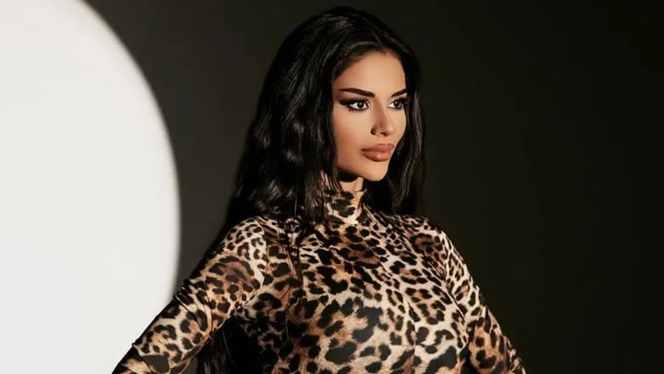 Беба Янева държи прожекторите насочени към себе си.