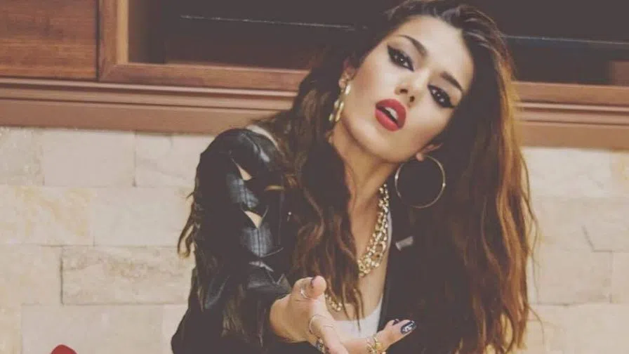 Диона спря участията и се отдаде на почивка.