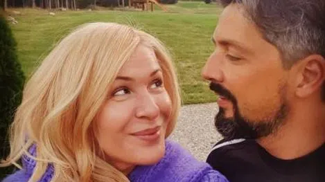 Гала гледа влюбено Стефан