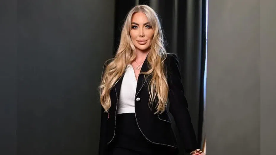 Антония Петрова обича да се хвали с вещите си.