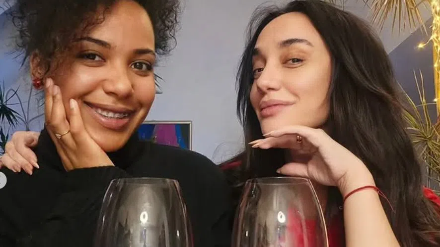 Прея и Мария Илиева на по чаша вино.