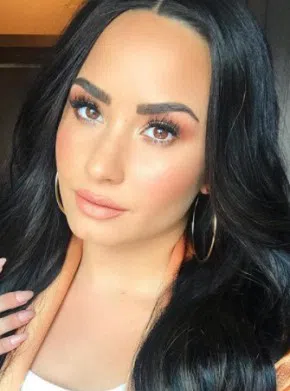 снимки: Instagram