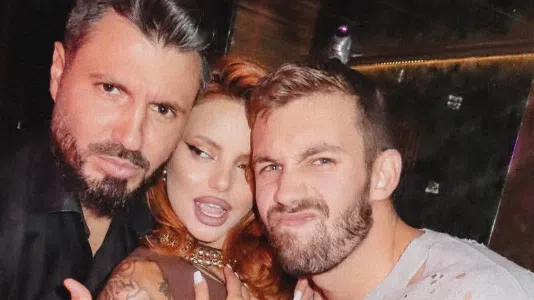 Мартин и Виктор приклещиха Валерия, но нищо повече.