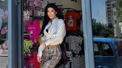 Полина търгува и с детски стоки.