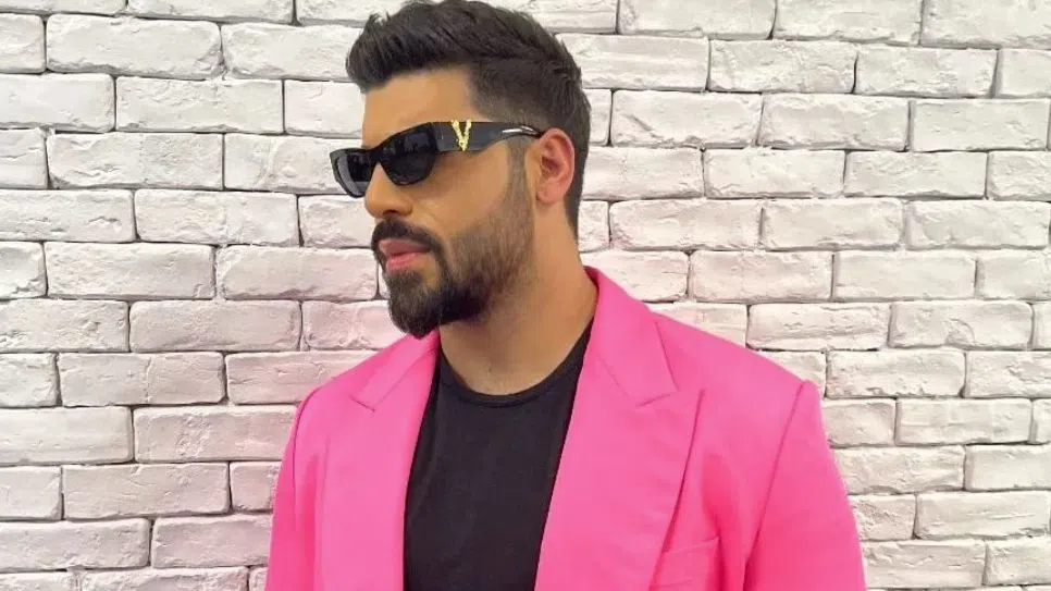 Фики Стораро е голям фен на Стиви Уондър.