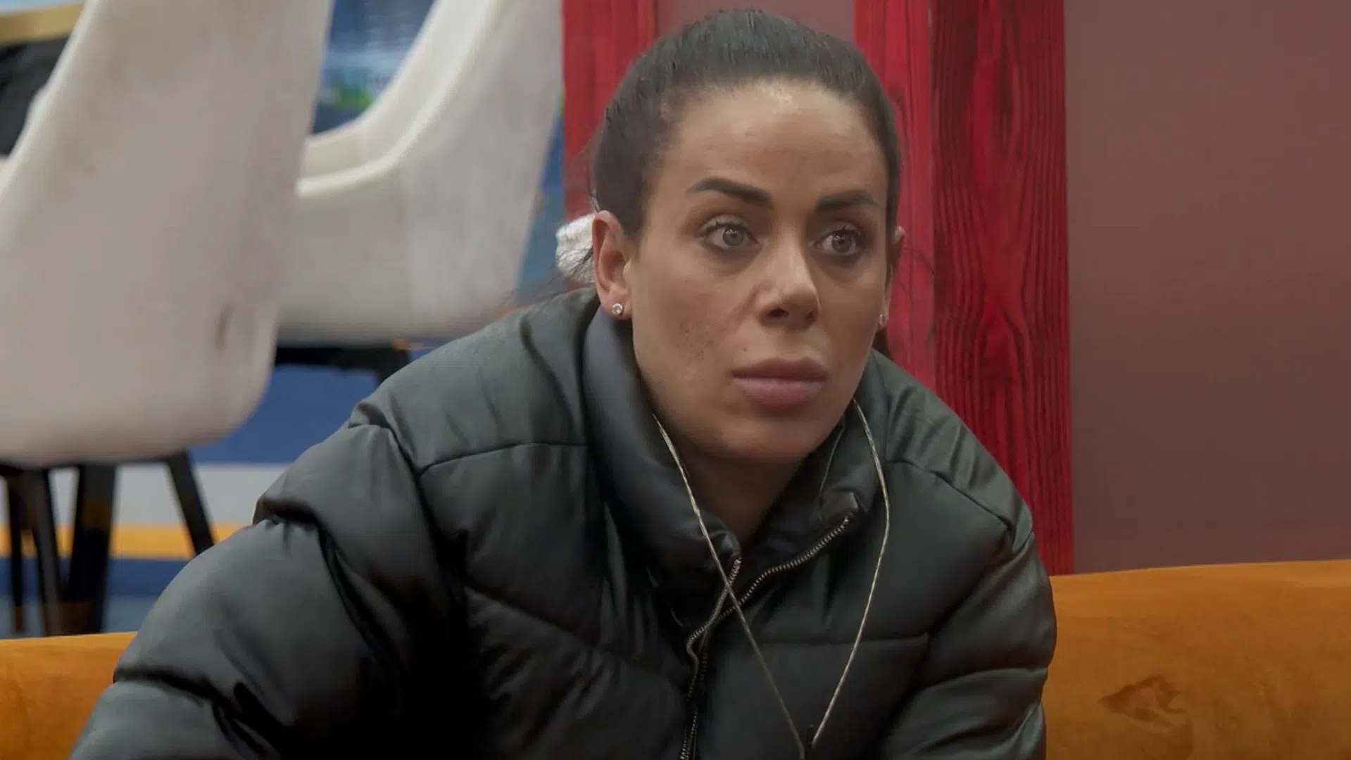 Михаела твърди, че изкарва много добри пари от дистрибуторска дейност.