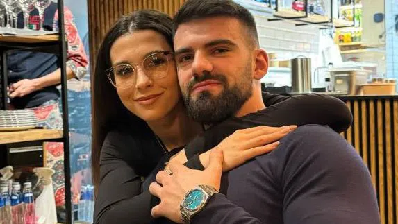 Дерйа Хюсеин с годеника си