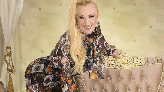 Сашка Васева на юбилейния "Пирин фолк".
