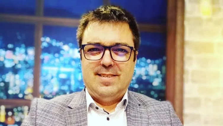 Все пак Васил Мавриков продължава да е щастливо женен.