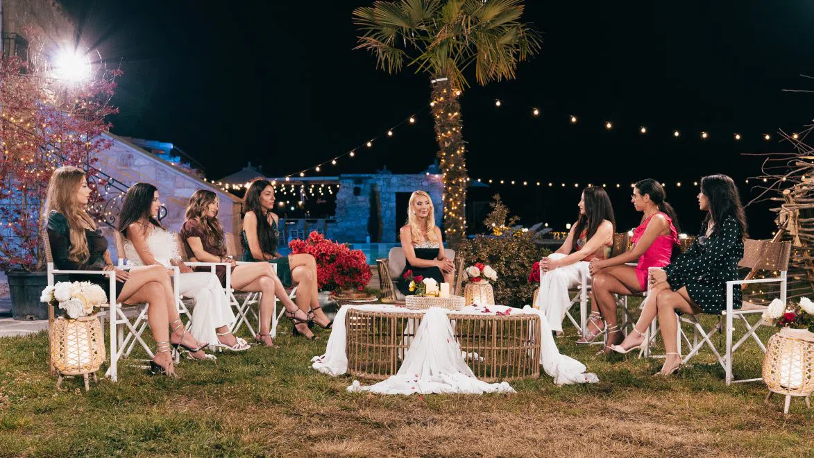 Емоциите за всички участници не свършиха до тук, тъй като водещата Маги Томова разкри пред тях тайната мисия на Чефо.