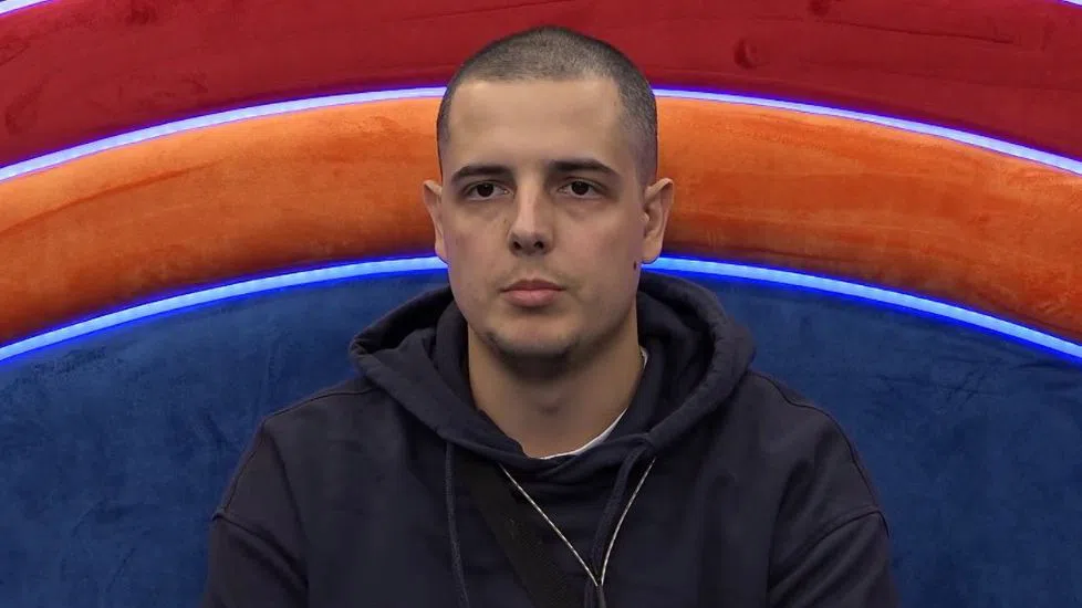 алентин, който до скоро се радваше на симпатията на част от съквартирантите, сега се оказва в сложна и деликатна ситуация.