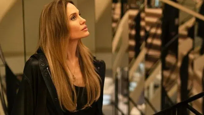 На Анджелина Джоли е поверена главната роля във филма „Мода“