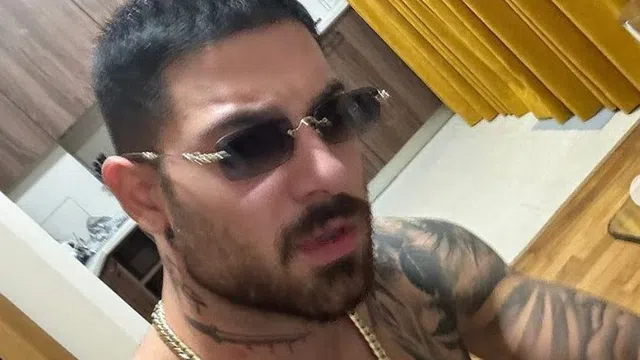 Емрах Стораро пак се ежи.