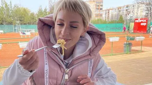 Нана Гладуиш също обича тениса като сина си.