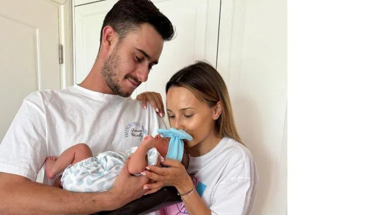 Инфлуенсърката Антоанет Пепе е голямата любов на Карамански-син.